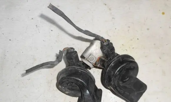 Volkswagen Polo V 6R Horn signal 6R0951223A 6R0951221A