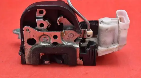 Alfa Romeo 147 Front door lock B792