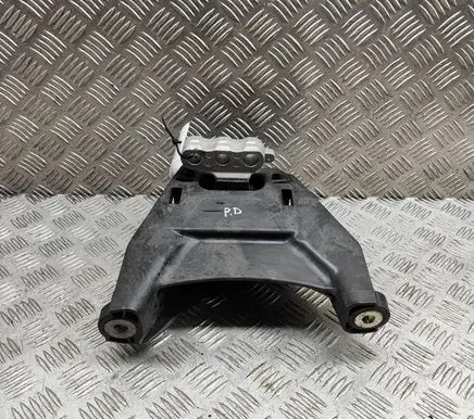 Honda CR-V Engine mount bracket 508203D4A52