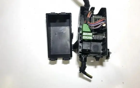 Opel Vectra B Glow plug pre-heat relay 09132691 09136102