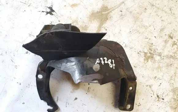 Volvo V50 Engine mounting bracket
