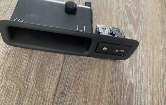 Lexus UX Tailgate/boot open switch button 5861U96 6929176010