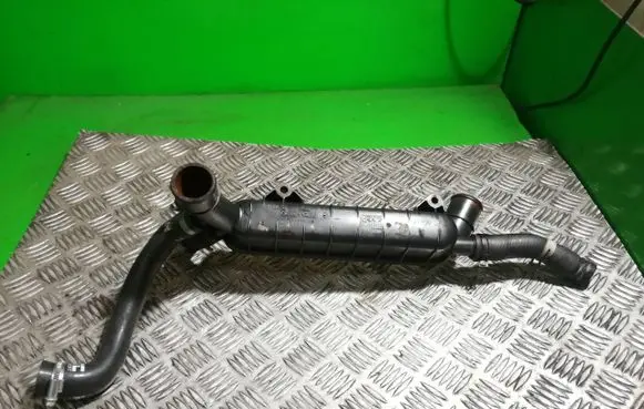 Opel Astra H Engine oil radiator 90448821