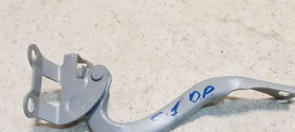 Engine bonnet/hood hinges
