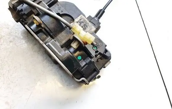 Opel Insignia A Front door lock 3023806f 00922861