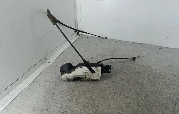 Peugeot 207 Front door lock 24087158