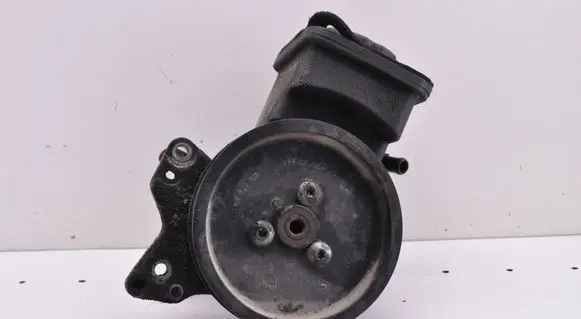BMW 5 E60 E61 Power steering pump 7693974