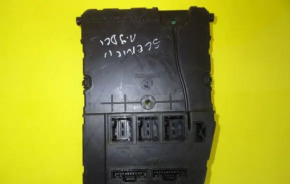 Renault Scenic II - Grand scenic II Comfort/convenience module 8200309690 S118400220D
