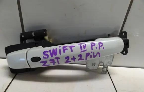 Suzuki Swift I Front door exterior handle