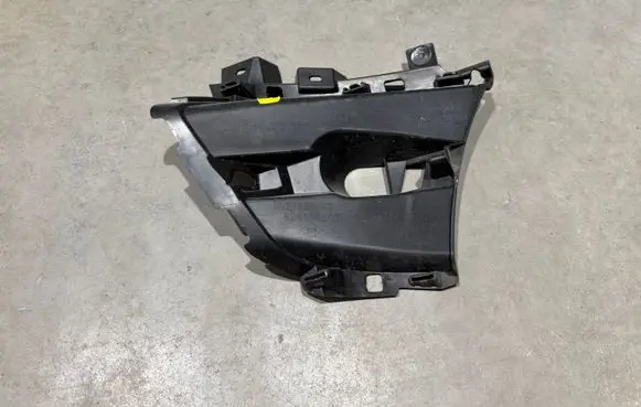 Renault Captur II Front bumper mounting bracket 628108507R