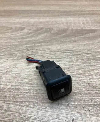 Volkswagen PASSAT B5 Fuel tank opening switch 3B0959833A