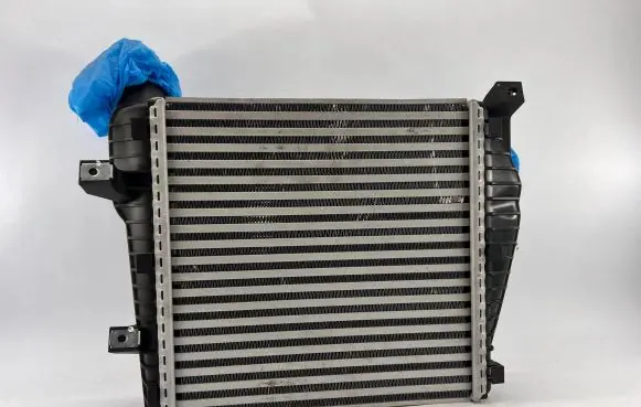 Volkswagen Touareg I Intercooler radiator 7L0145804A B6347002