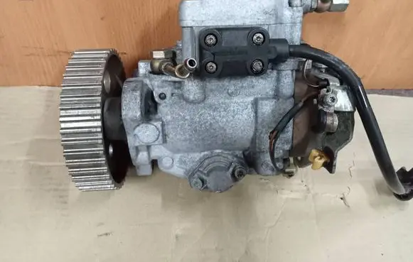 Audi A4 S4 B5 8D Fuel injection high pressure pump 0460404985 028130110H