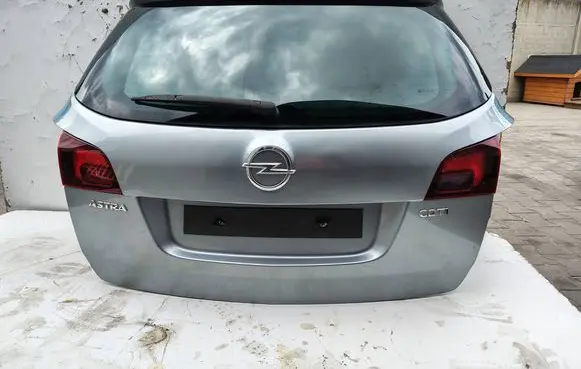 Vauxhall Astra J Truck tailgate 