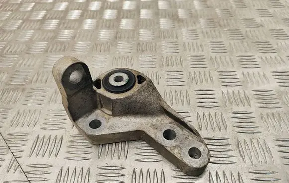 Engine mount bracket
