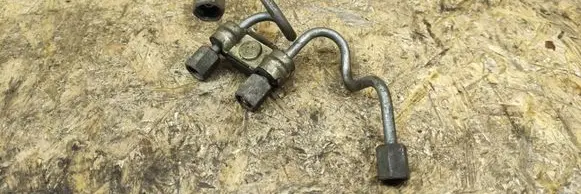 Fuel injector supply line/pipe