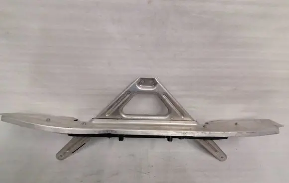 Audi Q7 4M Radiator mount bracket 4M0806391C TL091