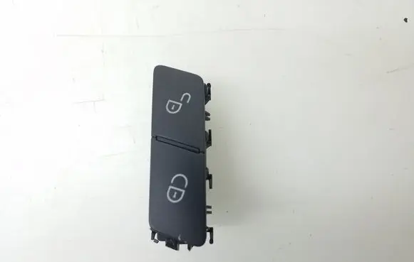 Mercedes-Benz C W204 Central locking switch button A204875310
