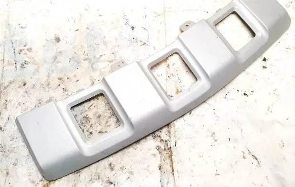 Front bumper lip