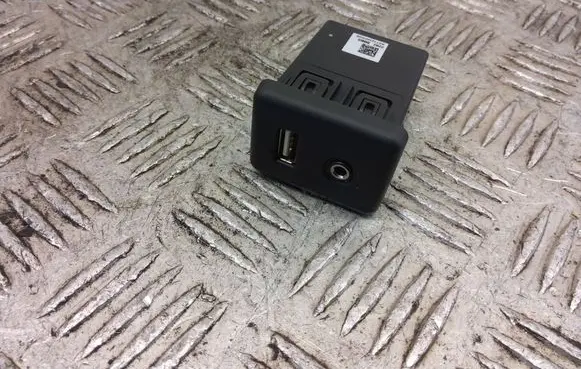 Opel Insignia A USB socket connector 22875063