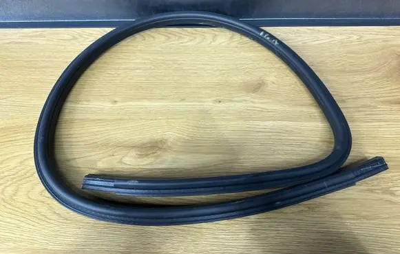 Dodge Caliber Front door rubber seal 