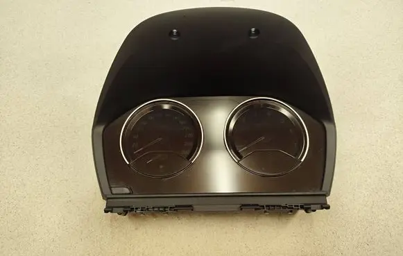 Speedometer (instrument cluster)