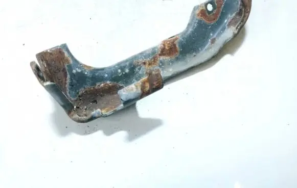Subaru Legacy Engine mounting bracket