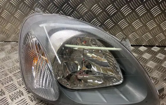 Toyota Yaris Headlight/headlamp