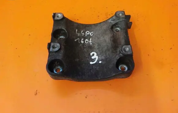 Honda Accord Engine mounting bracket 