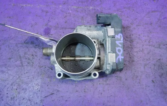 BMW 5 F10 F11 Throttle body valve 7588625