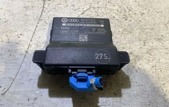 Volkswagen Golf VI Gateway control module 1K0907530Q S0202 1K0907951