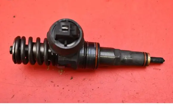 Volkswagen PASSAT B5.5 Fuel injector 038130073BA