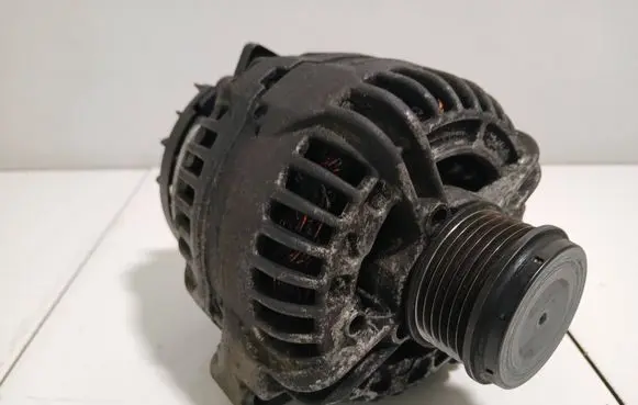 Volvo XC90 Generator/alternator 30667894 0124525060