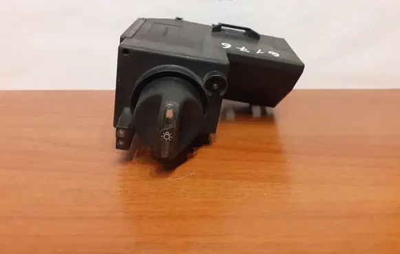 Mercedes-Benz E W210 Light switch 2105450104 6176