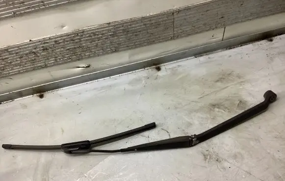 Mitsubishi Outlander Windshield/front glass wiper blade 