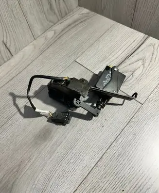 BMW 5 E39 Tailgate/trunk/boot lock/catch/latch 8238469