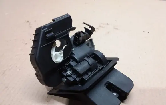 Audi A4 S4 B8 8K Tailgate/trunk/boot lock/catch/latch 8K9827505