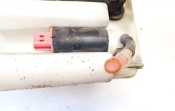 Toyota Avensis T250 Windscreen/windshield washer pump 