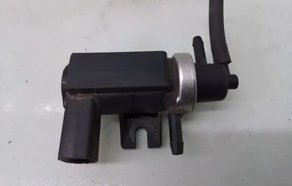 Audi A4 S4 B5 8D Turbo solenoid valve