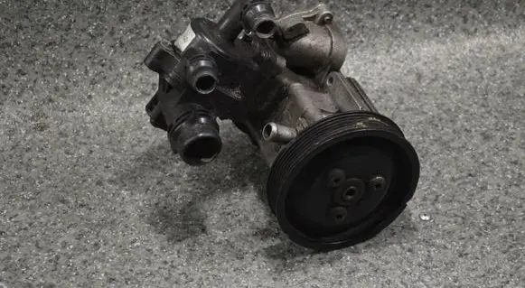 BMW 3 E46 Power steering pump 7515776
