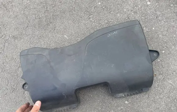 BMW 1 E81 E87 Air intake duct part 13717797475