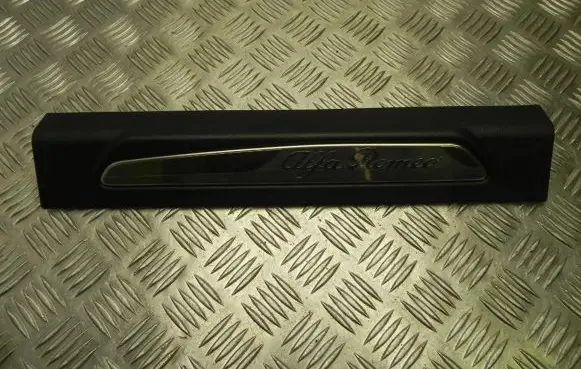 Alfa Romeo Giulia Other sill/pillar trim element 156107576 T3961