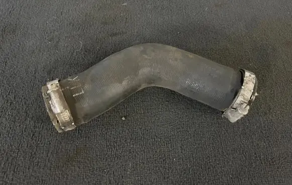 Audi Q7 4L Intercooler hose/pipe 4L0145980C 126876