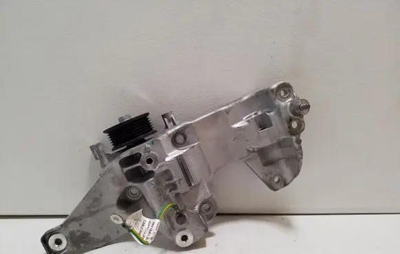 Citroen C5 Aircross Generator/alternator bracket 9833032280