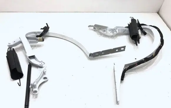 Tailgate/trunk/boot hinge
