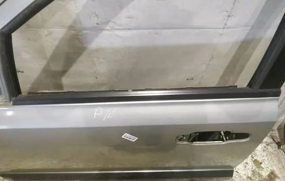 KIA Sorento Front door glass trim molding 