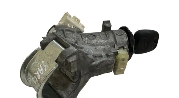 Toyota Yaris Ignition lock 450200D04