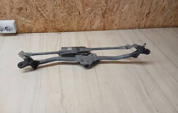 Front wiper linkage and motor