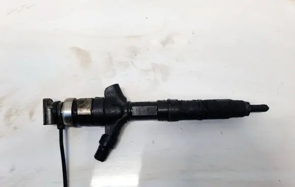 Toyota Avensis T250 Fuel injector 236700G010