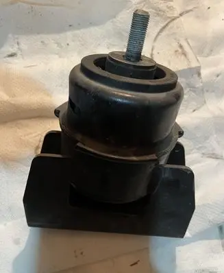 SsangYong Korando Engine mount bracket